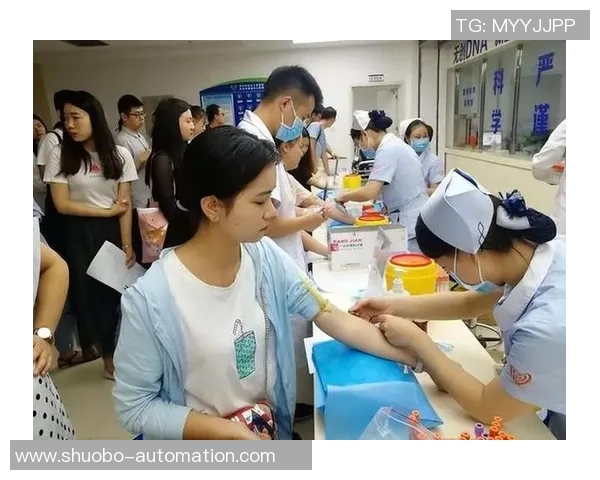 医院抽血区内，“老鹰捉小鸡”名场面再现